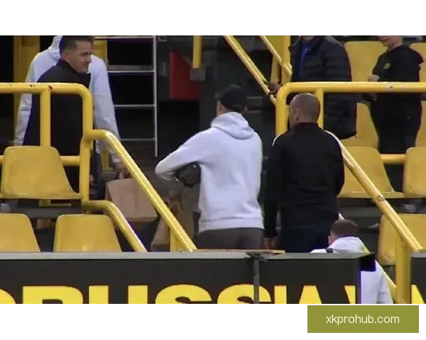 布克谈与施洛特贝克的交流：他并未批评多特或将我置于焦点