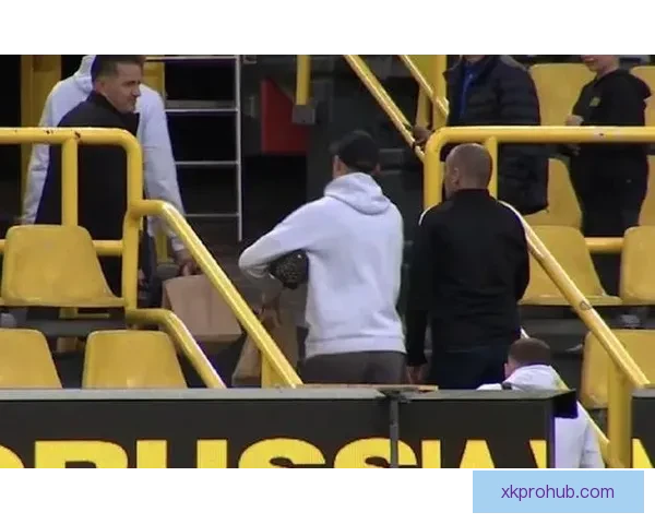 布克谈与施洛特贝克的交流：他并未批评多特或将我置于焦点